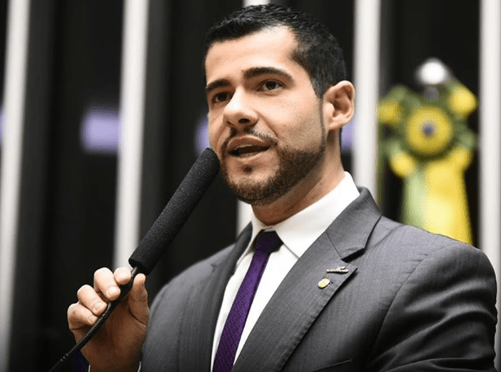 Polícia apreende arma de deputado federal que matou assaltante