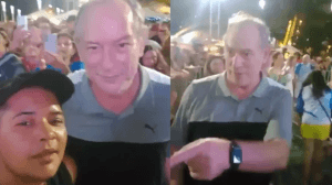 VÍDEO: Ciro Gomes dá tapa no rosto de homem após ser chamado de ‘bandido'