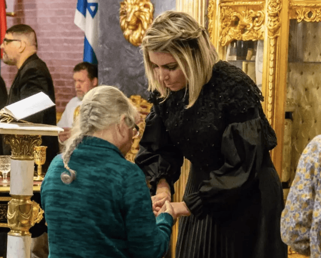 Pastora abandona posto ao criar perfil em plataforma adulta e responde a haters: ‘Mais próxima de Deus do que nunca'