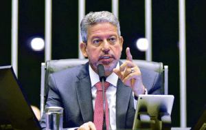 Após reuniões, Lira diz que Reforma Tributária será votada nesta sexta