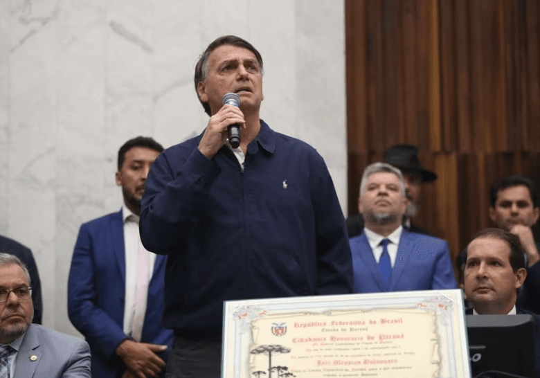 Bolsonaro compara Lula com Fidel por menção a Dino ser ‘comunista no STF’