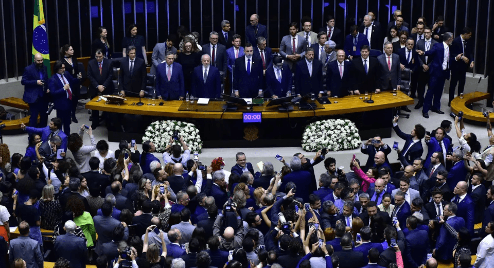 Com presença dos chefes dos Três Poderes, reforma tributária é promulgada no Congresso; veja o que muda