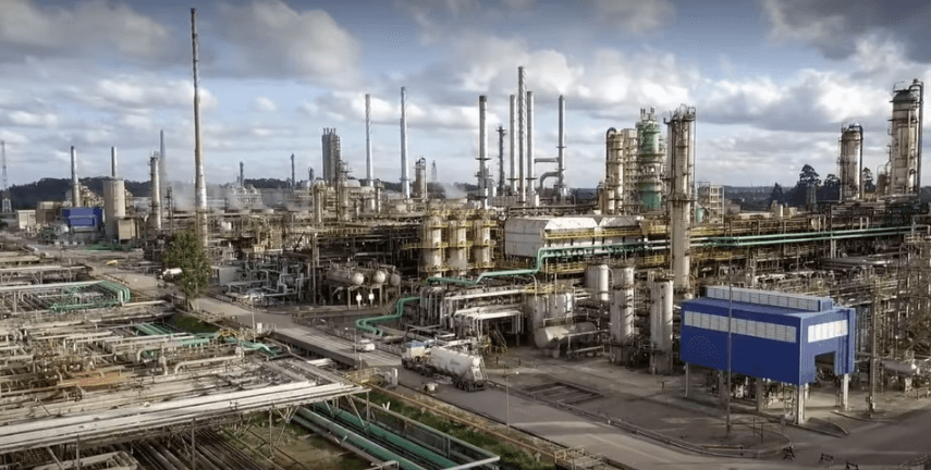 Petrobras avalia recomprar refinaria vendida há dois anos