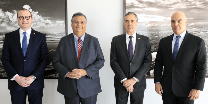 Veja quantos anos Dino, Moraes e outros ministros ainda ficam no STF