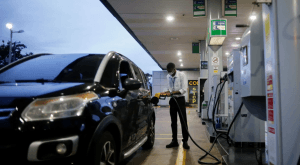 Novo preço do diesel para distribuidoras começa a valer hoje; redução é de R$ 0,30