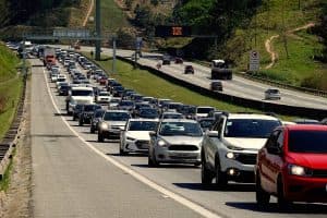 Motoristas tomam, em média, 730 multas por hora nas rodovias brasileiras