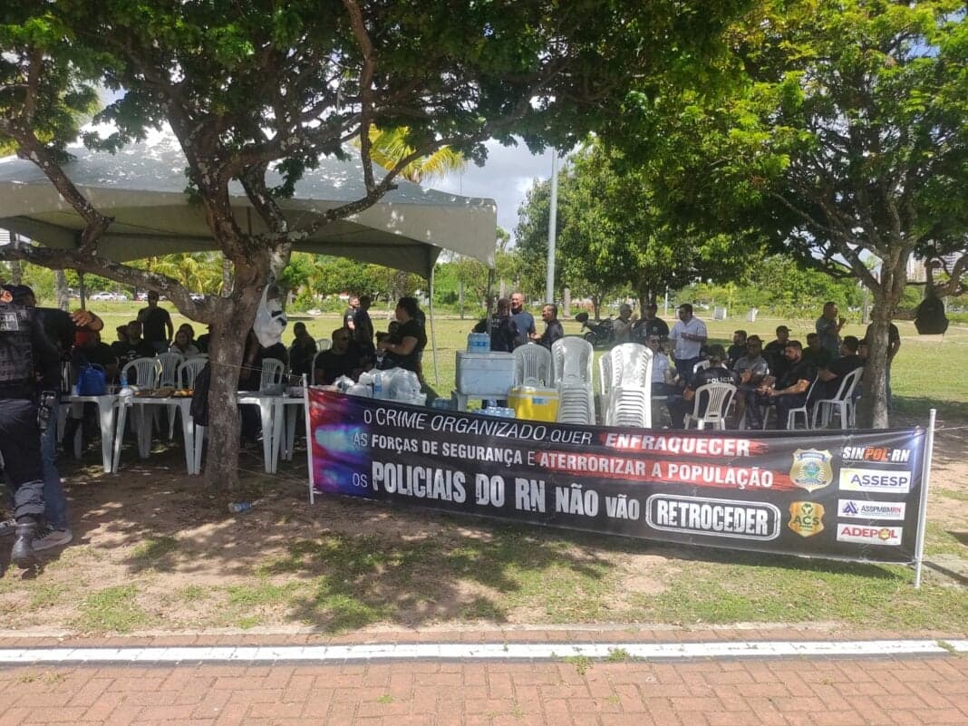 Policiais penais promovem ato em frente à Governadoria para discutir demandas da categoria