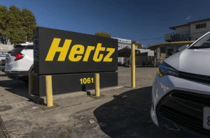 Hertz vai devolver 20 mil carros elétricos e investir em modelos a combustão