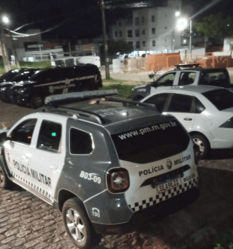 Tornozelado resiste à abordagem em operação contra roubos em casas no litoral sul, dá soco em policial e é liberado após assinar termo