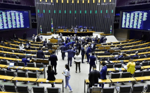 Gasto com cotas parlamentares em 10 anos superam orçamento anual de 97% dos municípios brasileiros