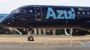 Azul é a 2ª aérea mais pontual do mundo em 2023, diz pesquisa