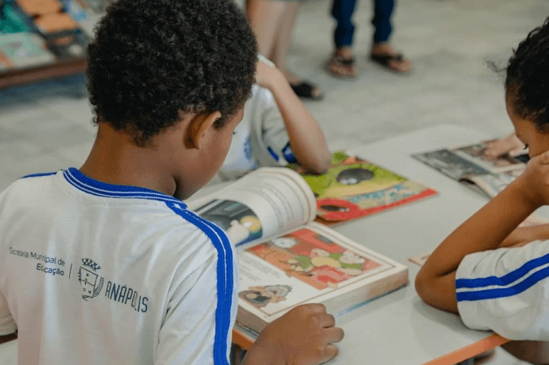 Governo Lula encerra 2023 com R$ 194 milhões de cortes em livros didáticos