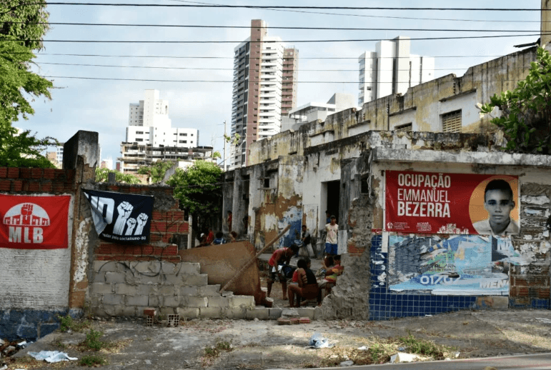 Invasão foi motivada porque Governo do RN não concluiu casas, diz MLB; em nota, governo diz que aguarda processo na Caixa para iniciar construção