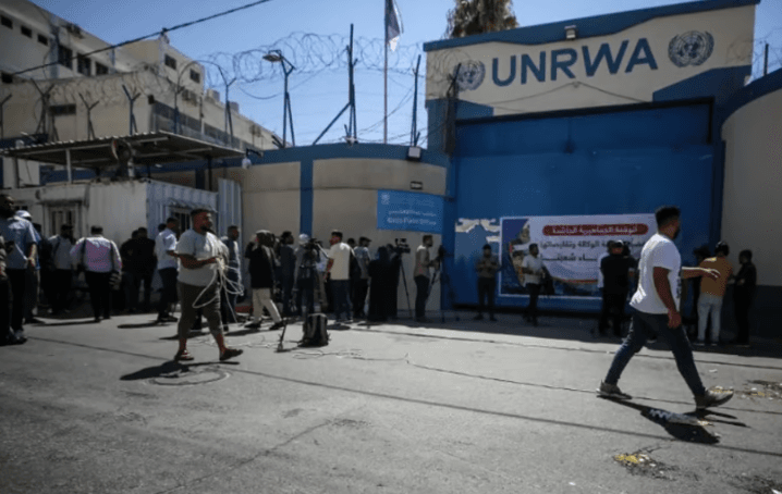 França se junta a EUA, Alemanha e outros países e corta verba da ONU em Gaza após denúncia de envolvimento de funcionários da entidade no ataque do Hamas
