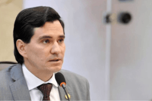George Soares critica João Maia por juntar adversários num "acordão"