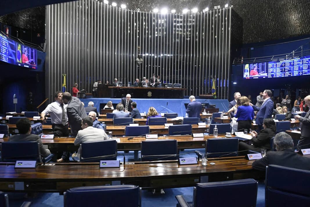Senado aprova urgência para votação de projeto que acaba com saída temporária de presos