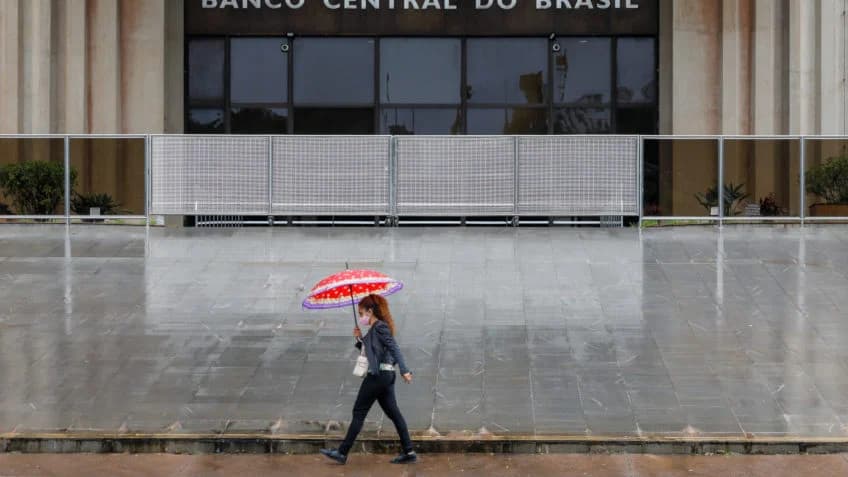 Governo oferece reajuste de até 23% para funcionários do BC