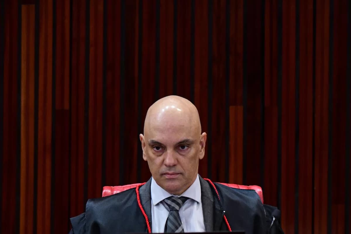 Moraes se irrita com relatório da PF sobre confusão em Roma