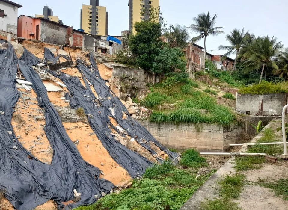 Prefeitura suspende aluguel social e vítimas do desabamento em Neópolis temem ficar desabrigadas