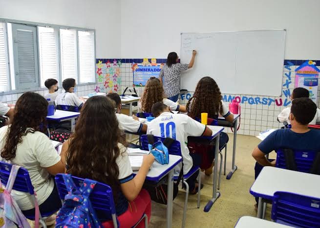 Salário inicial do professor da Prefeitura de Mossoró é de R$ 5.532,14