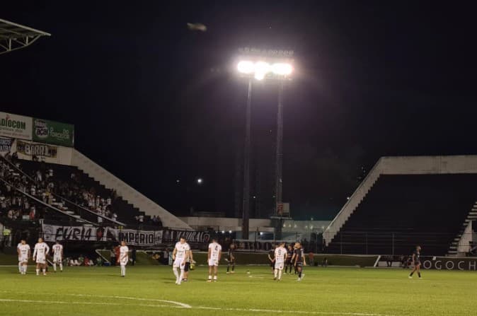 Jogo entre ABC x Botafogo-PB é suspenso após problema em torre de iluminação no Frasqueirão