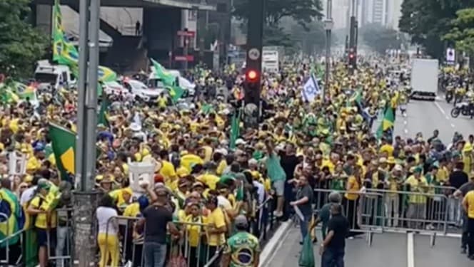 VÍDEO: Apoiadores começam a encher av. Paulista para ato de Bolsonaro