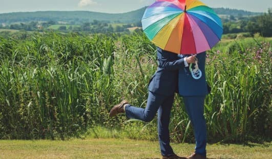 46% são a favor e 41% rejeitam o casamento gay, diz PoderData