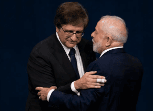 Parecer sobre operação contra Bolsonaro foi dado quatro dias após Gonet assumir PGR