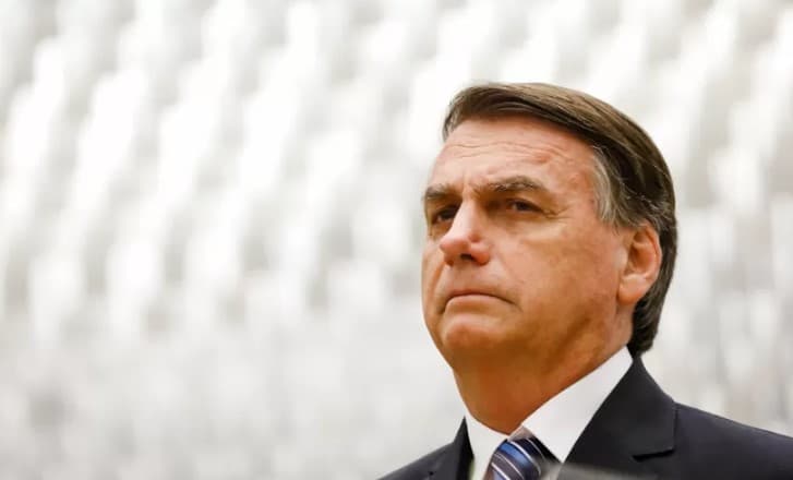 Defesa de Bolsonaro relata “indignação” com ação da PF e diz que apreensão de passaporte foi “desnecessária”