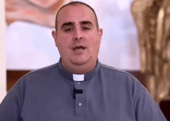 Padre recebe cálice com veneno em missa após fazer críticas à máfia