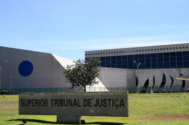 STJ anula busca e apreensão feitas em escritório de advocacia sem representante da OAB