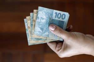 Pesquisa da CNI mostra que 26% dos brasileiros estão mais endividados do que no ano passado