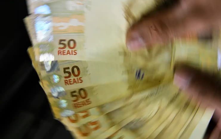 Salários aumentam participação no PIB, e lucro das empresas cai