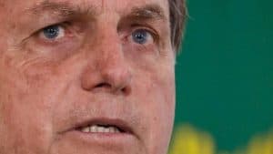Ameaça de prisão a Bolsonaro é versão de ex-comandante para fugir de “omissão”, dizem aliados de ex-presidente