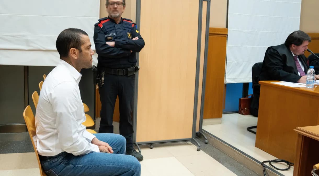 Defesa de Daniel Alves pediu fiança de 50 mil, mas justiça exige 1 milhão de euros para soltar ex-jogador