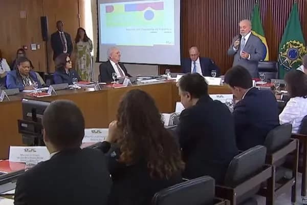 Em 1ª reunião do ano, Lula cobra ministros: “Ainda falta muito”