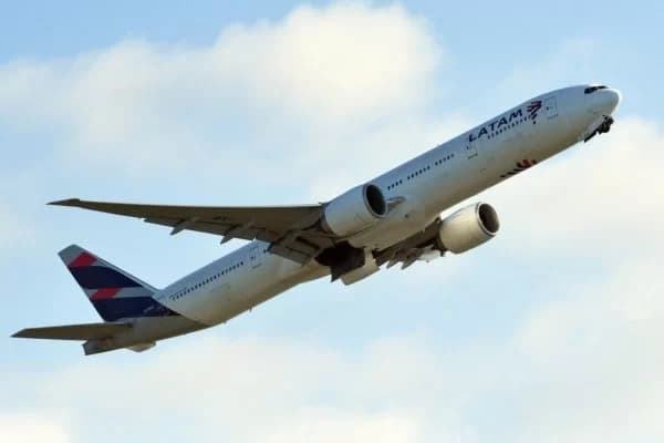 Esbarrão no piloto causou problema em voo da Latam sobre a Oceania
