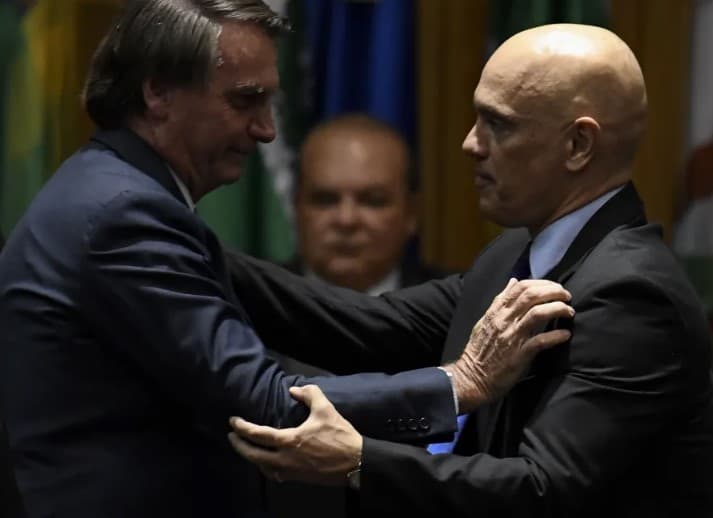 Moraes dá 48 horas para Bolsonaro explicar visita à embaixada da Hungria