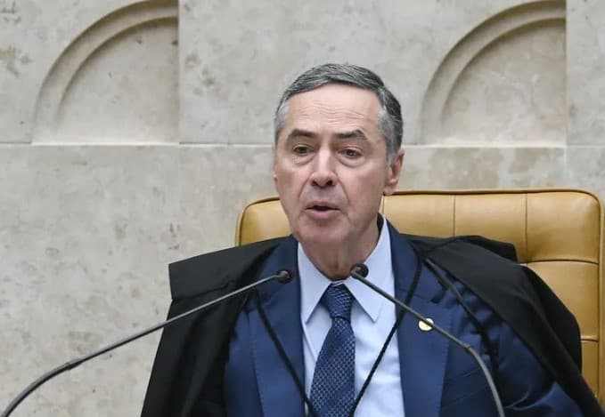 Barroso diz que Forças Armadas fizeram "papelão" no TSE e foram "arremessadas na política"