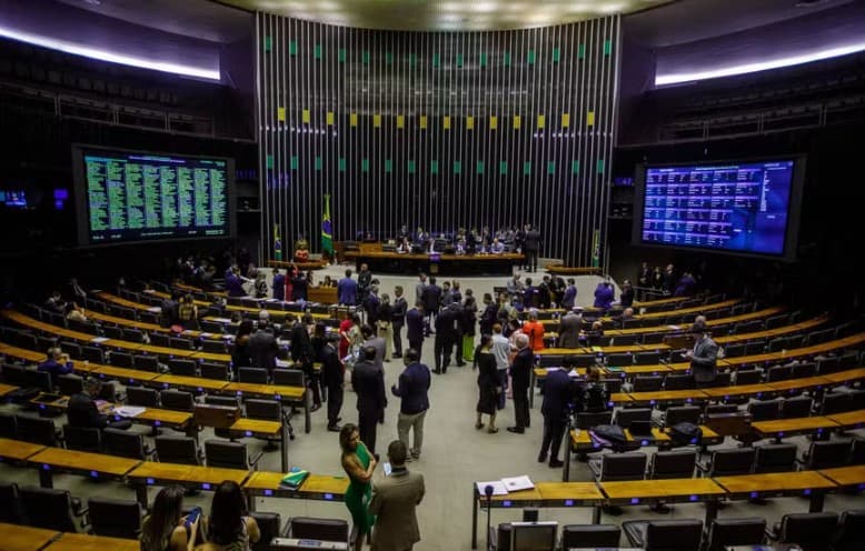 Câmara dos Deputados aprova projeto que amplia faixa de isenção do imposto de renda a quem ganha até dois salários mínimos