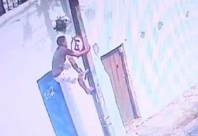 Casa do cantor Alceu Valença, em Olinda (PE), é invadida e furtada