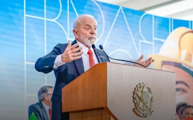 "As pessoas querem se virar por conta própria e não querem mais ficar presos à CLT", diz Lula