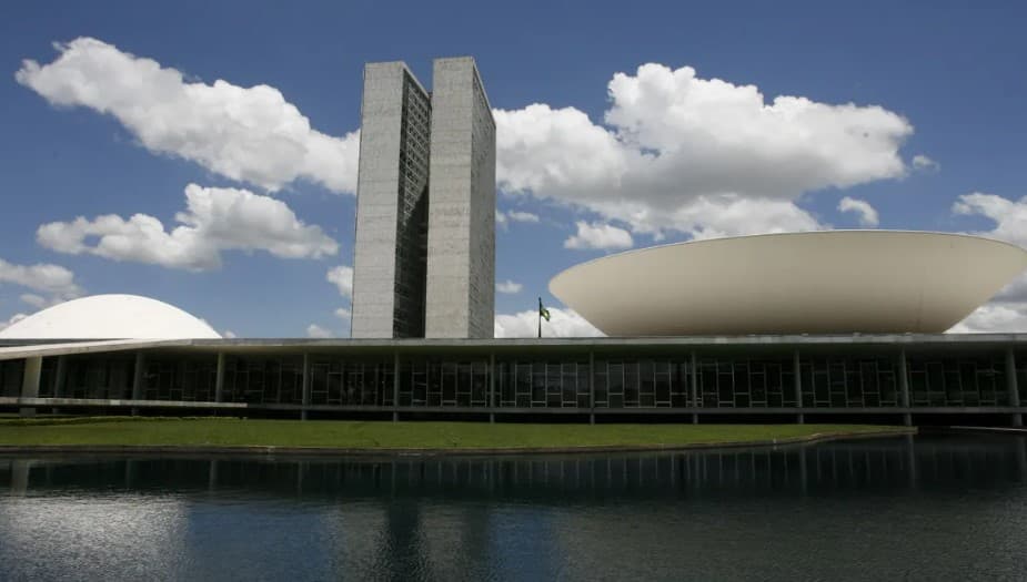 De volta à pauta de debate, fim da reeleição já foi proposto 57 vezes no Congresso