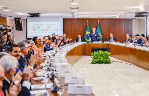Com popularidade em queda, Lula reúne hoje seus 38 ministros