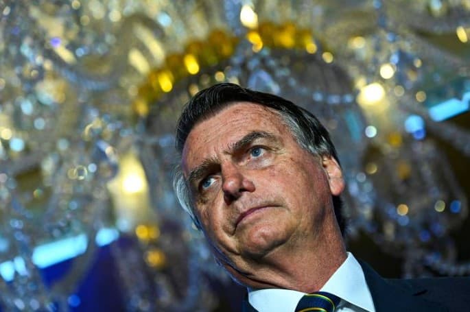 Procurador no TCU quer reavaliação de 240 presentes recebidos por Bolsonaro