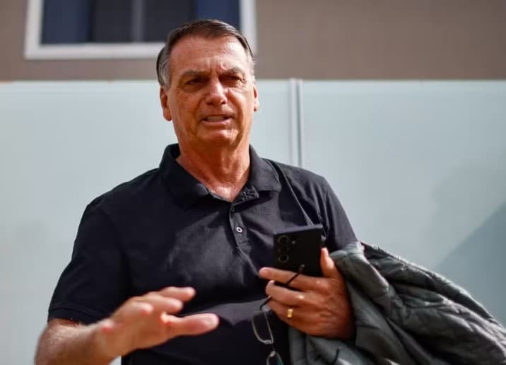 PF conclui inquérito e não indicia Bolsonaro por importunação de baleia no litoral de SP