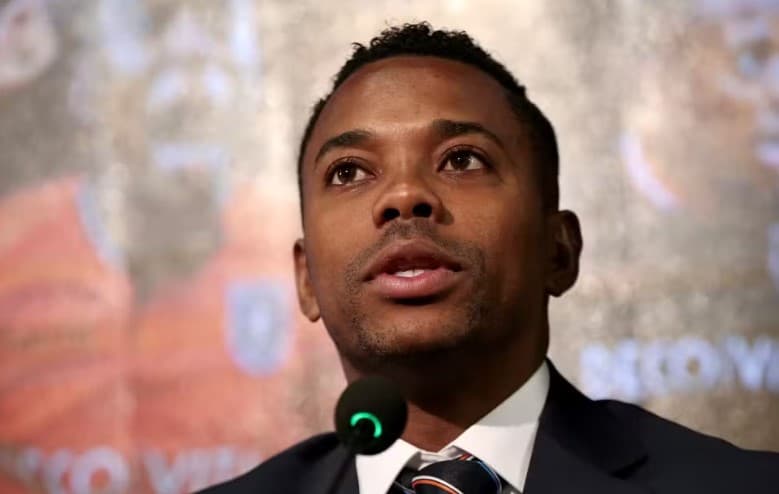 Robinho é preso em Santos após STJ decidir que ex-jogador deve cumprir pena por estupro no Brasil