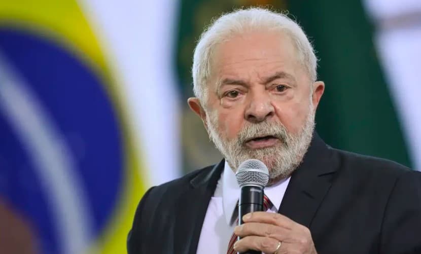 Lula diz que Petrobras não pode pensar só nos acionistas e fala em “choradeira do mercado”