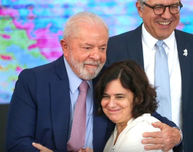 Sem estoque de vacina suficiente, governo Lula é cobrado por governadores no ‘combate à dengue' no País