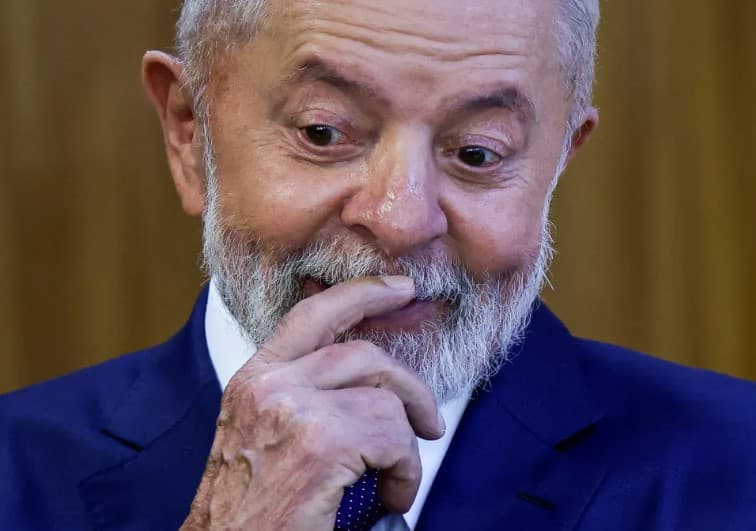 Em queda de popularidade, Lula marca primeira reunião ministerial de 2024